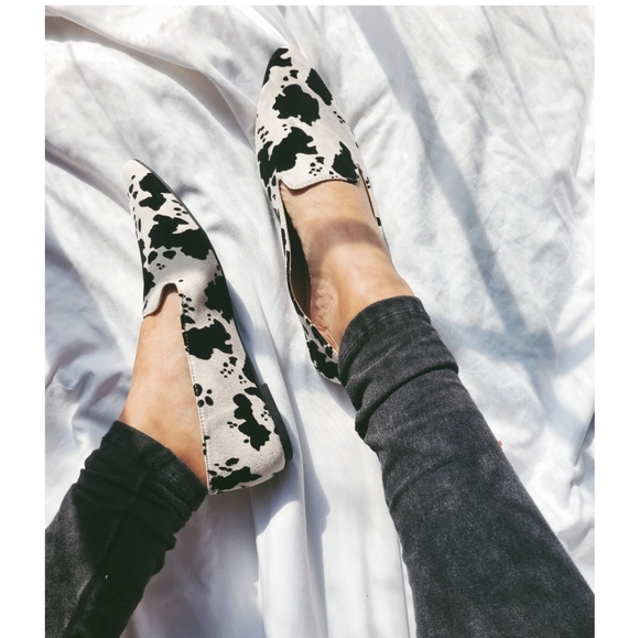 🚨The Dolly// cow print Flat vegan suede - Picture 4 of 4